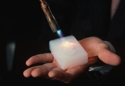 Bột aerogel SiO2 nanoporous CAS 7631-86-9 15-50um AG-D